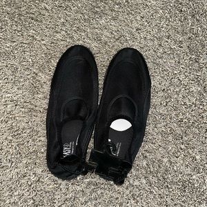 Never worn men’s swim shoes